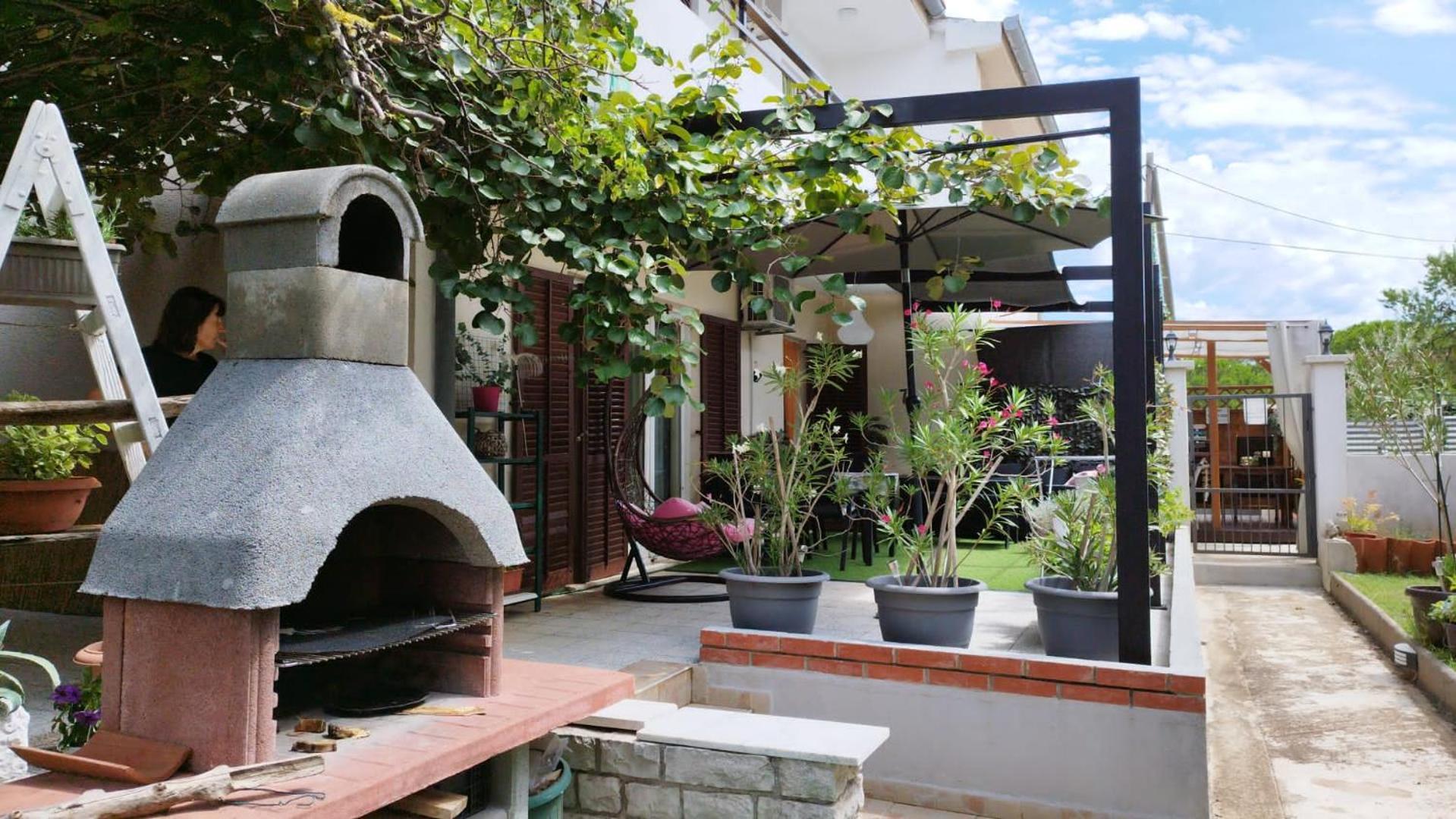 Near Centar For 2+1 At Pula, With Garden And Free Parking Pula